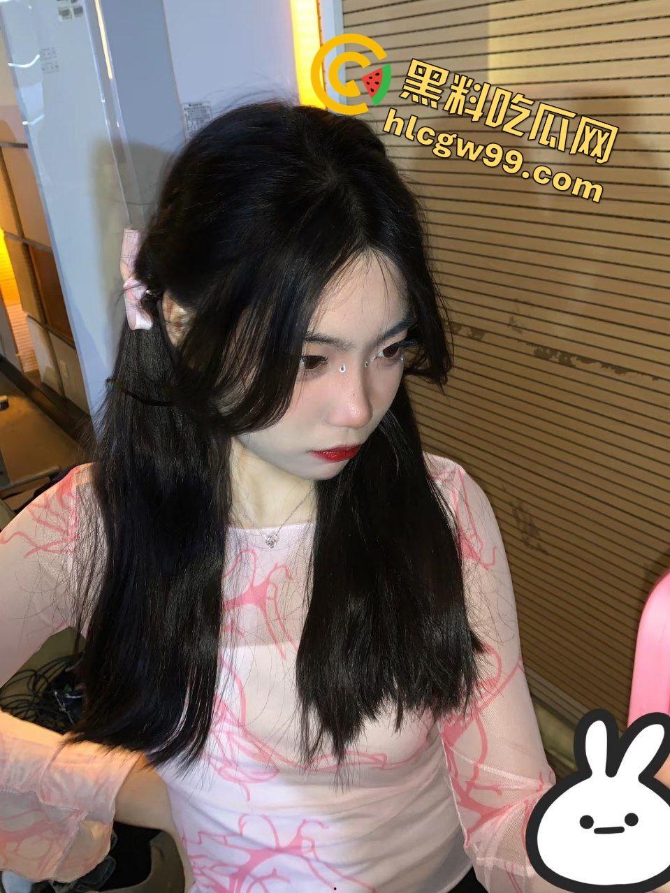 九江学院反差女大学生【冯婉颖】放假在家尝试SM，玩具奶夹发骚露奶夹奶头！独家曝光流出！