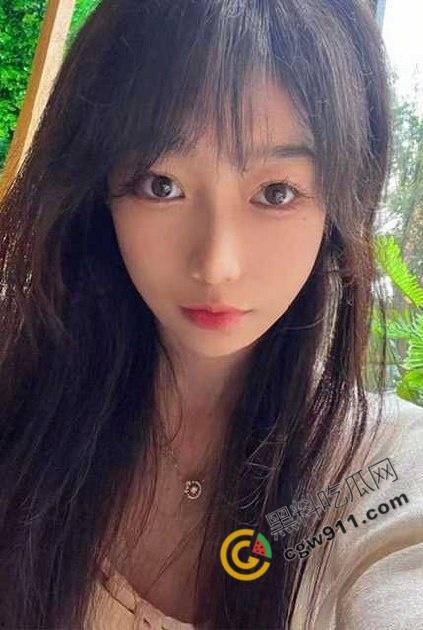 湖北清纯大一学妹李梓璐私密影片外流！稚嫩小穴被大鸡巴操弄，呻吟声勾人魂魄，反差萌感爆棚