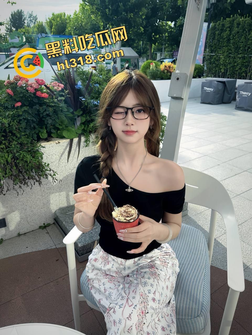 带你们见识牛逼新境界,路边防撞铁杆子也能用来自嗨,一屁股坐下去整个逼深不可测!-4