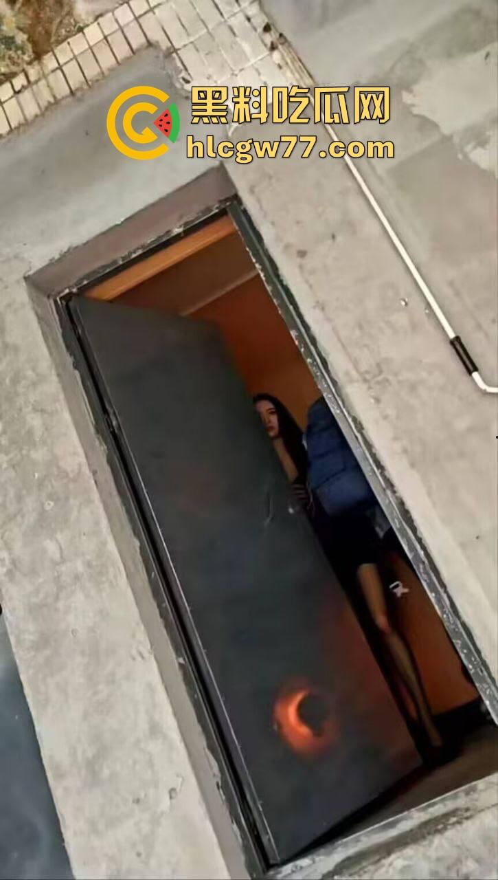 踏马是个人才啊,拿鱼换炮!两个钓鱼佬拿钓的鱼去找街边快餐店换炮,还真被他换到了!-3