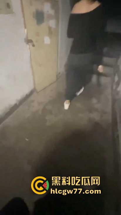 踏马是个人才啊,拿鱼换炮!两个钓鱼佬拿钓的鱼去找街边快餐店换炮,还真被他换到了!-5