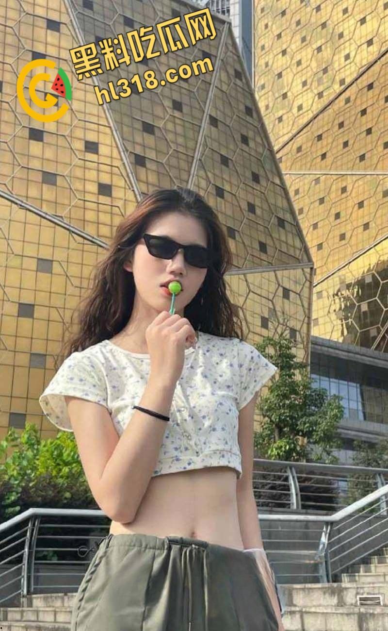 广西南宁【邓婷婷】出轨偷情约炮，绿帽男友无情曝光，清纯白袜白丝被各种爆操打桩，露脸口爆淫荡至极 !