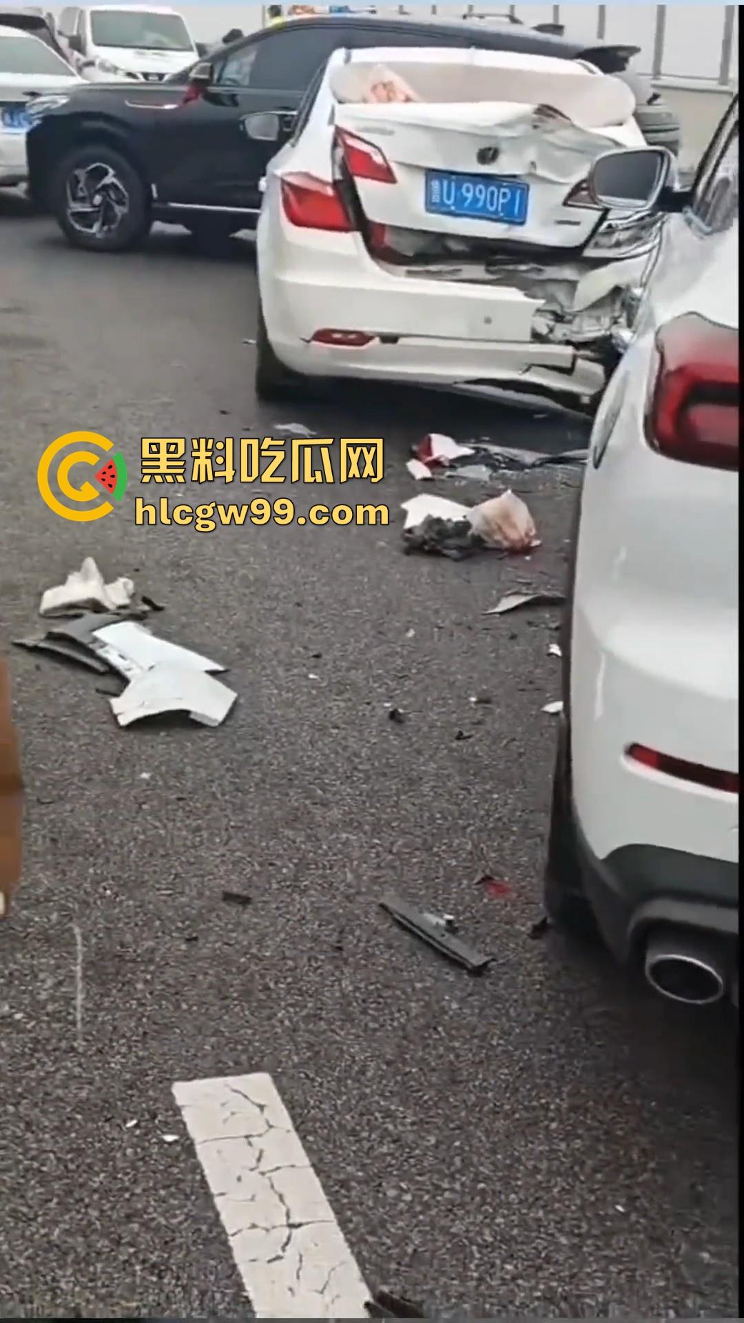 台辉高速黄河大桥段发生多车相撞,事故原因雪天 大雾 路面结冰,春节返程高峰,谨慎驾驶!-2