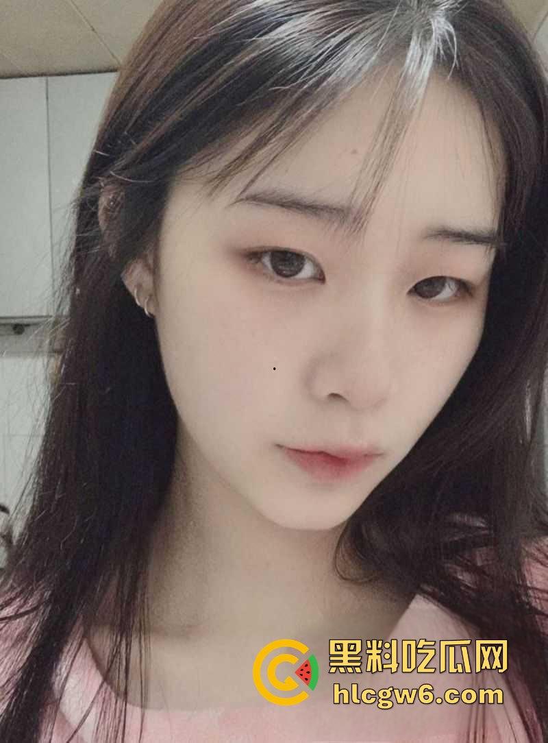 上海东方牧场名不虚传 洋大人一出场 妹子当场湿身舌吻 越亲逼越痒直接厕所开战 吃瓜群众围观拍下爱情大片!-5