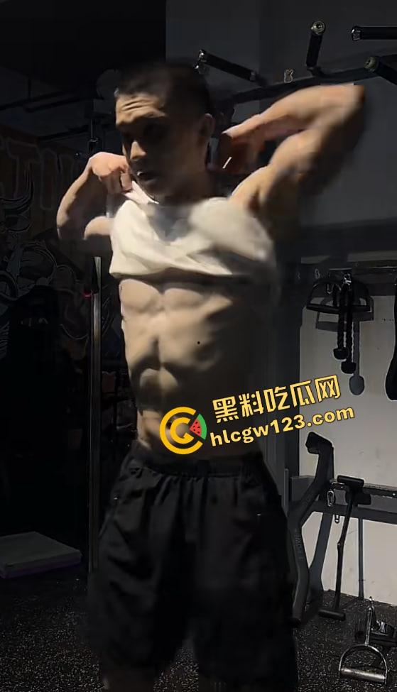 健身猛男操女粉,抖音小网红『mack』鸡巴太长,干的粉丝边喊爸爸,爆乳夹爆鸡巴逼都蹬歪了!-3