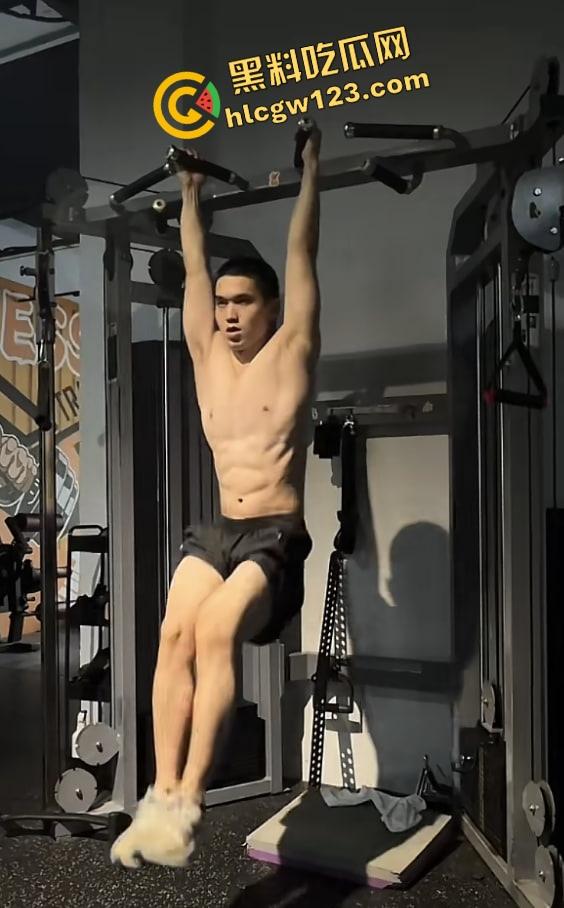 健身猛男操女粉,抖音小网红『mack』鸡巴太长,干的粉丝边喊爸爸,爆乳夹爆鸡巴逼都蹬歪了!-4