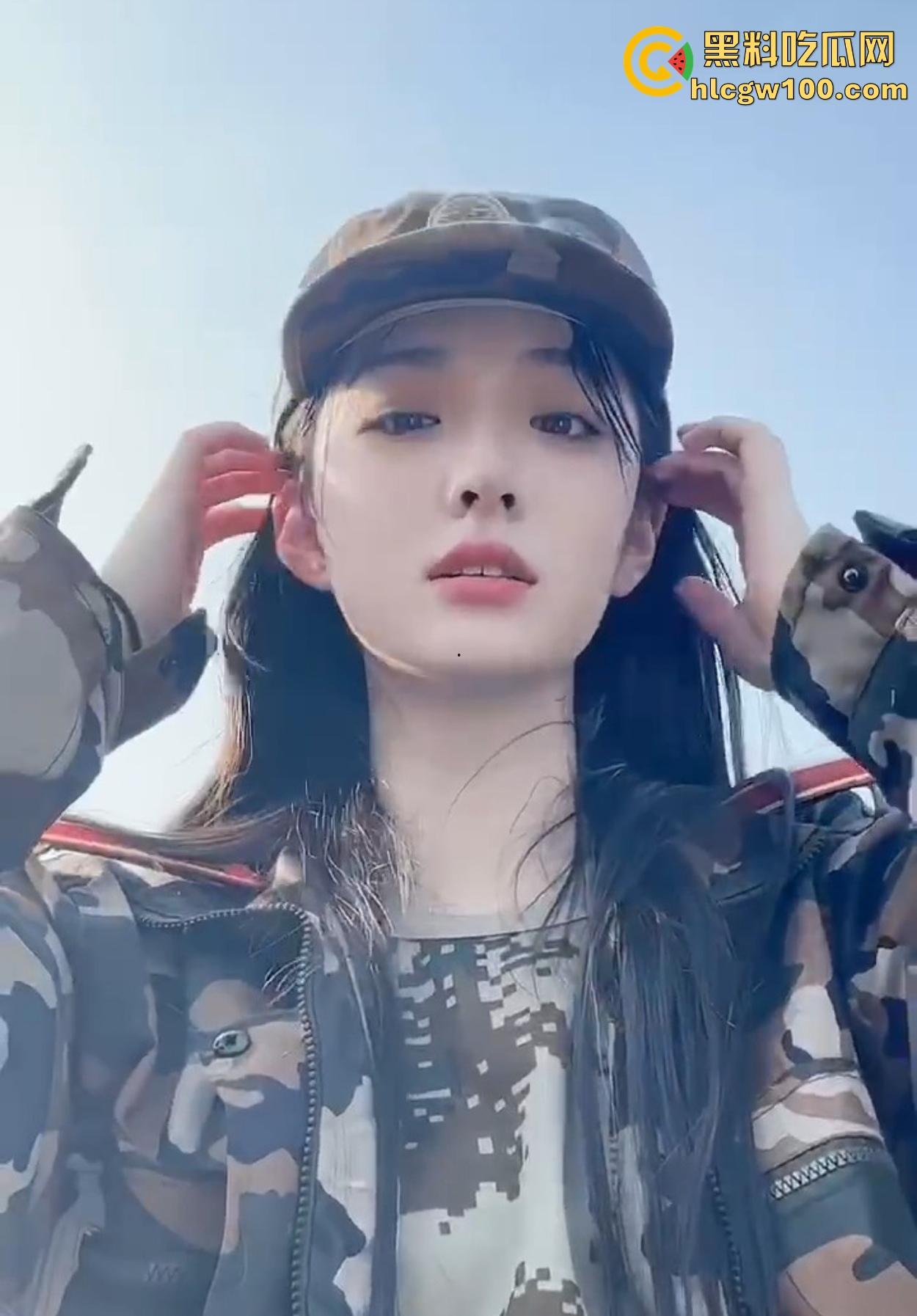 衡阳大学生【裴子诺】被包养四个月,从清纯妹到骚母狗,SM调教成胯下玩物,舔射口爆样样精通还要尿嘴里!-2