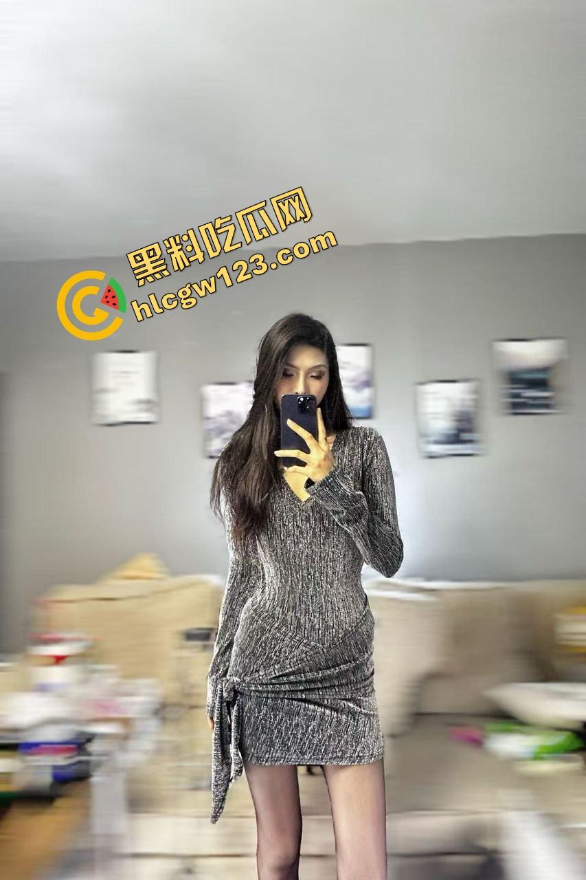 西南中专语文老师【范颖】办公室直播脱光光，一边讲一边到高潮，奶头都站起来了！