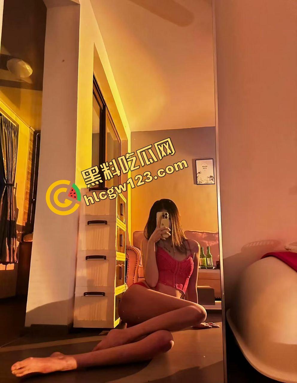 西南中专语文老师【范颖】办公室直播脱光光,一边讲一边到高潮,奶头都站起来了!-3