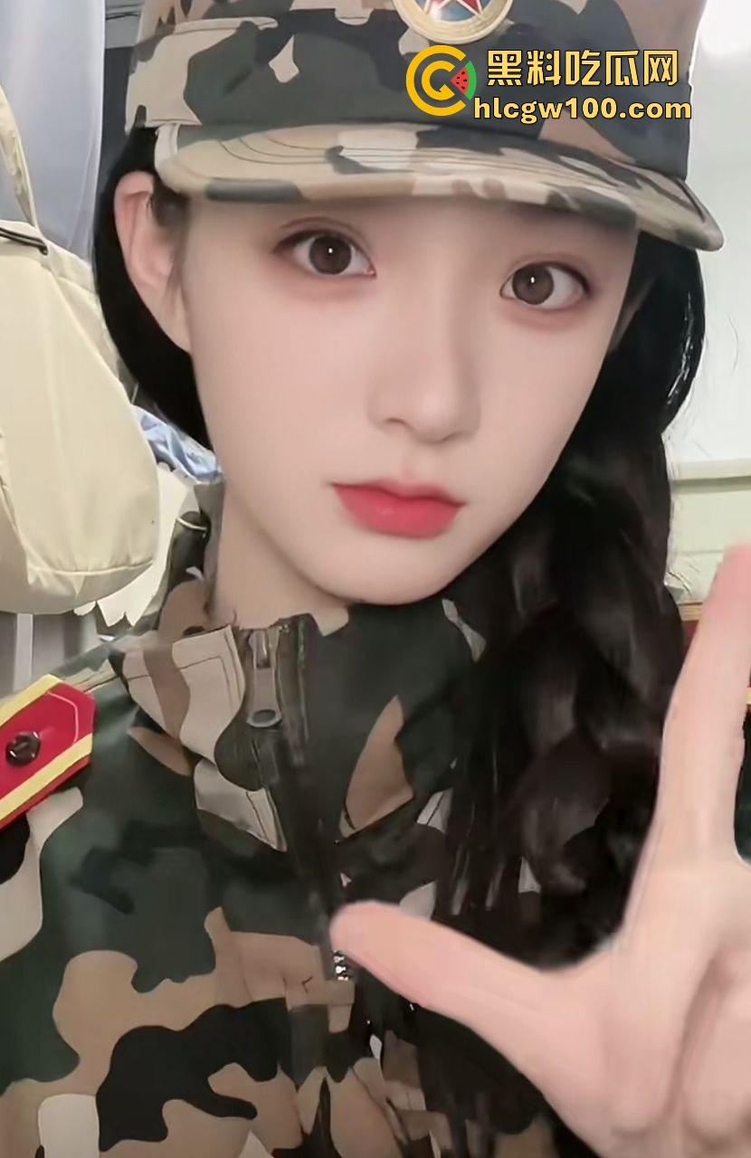 衡阳大学生【裴子诺】被包养四个月,从清纯妹到骚母狗,SM调教成胯下玩物,舔射口爆样样精通还要尿嘴里!-8