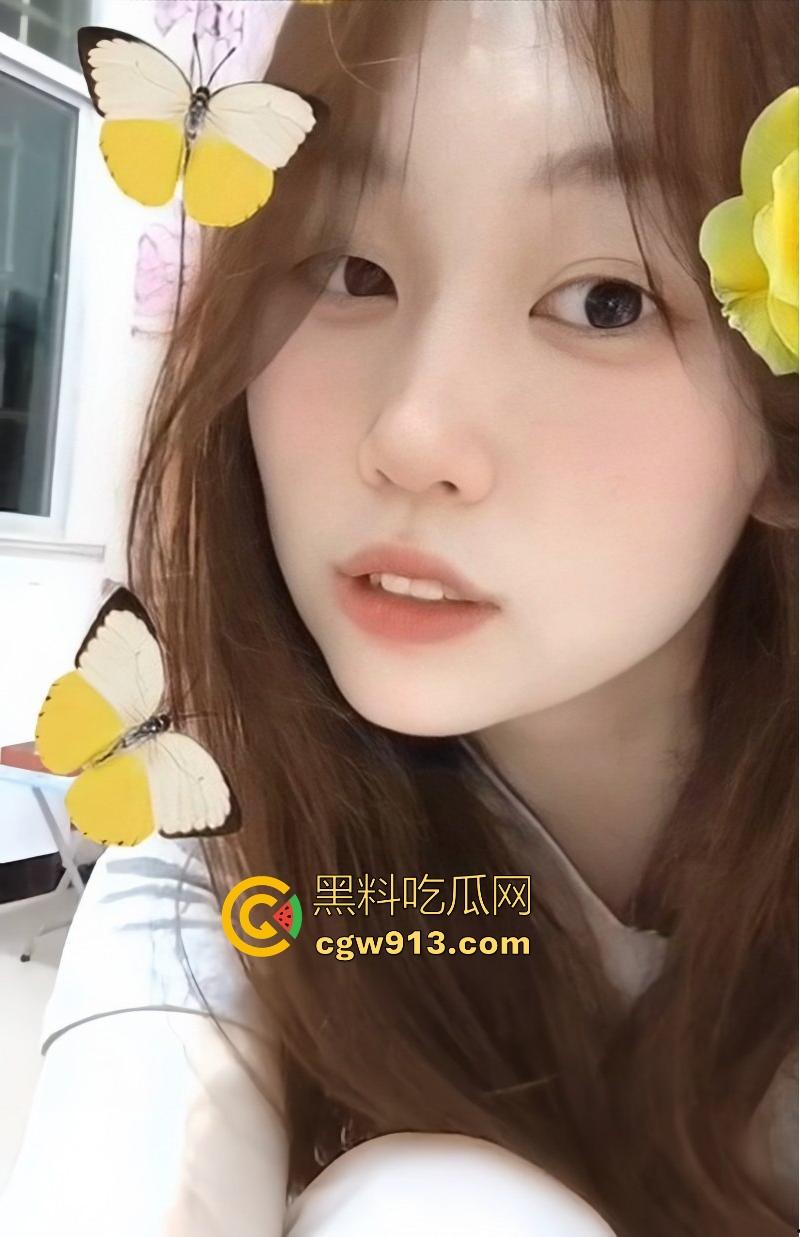 广州白云学院清纯少女【赵莉】私密视频流出，绝美脸蛋黑丝美腿，白嫩淫穴自慰淫水狂喷，简直就是极品！