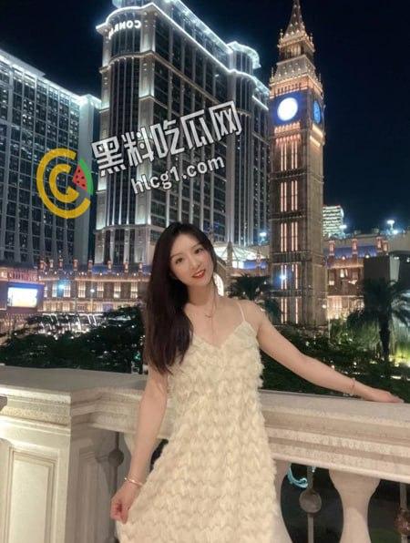 长沙外国语学院清纯校花 贺春 被大哥后入抽插爆射！妹子性感的娇喘呻吟太勾人了