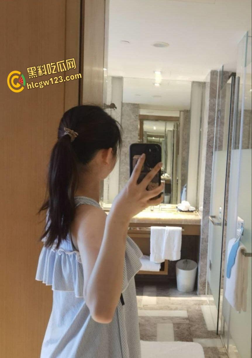 反差眼镜妹【边紫薇】饥渴邀约,粉嫩骚逼清晰可见 , 软萌娇喘让人忍不住来一发 !-2