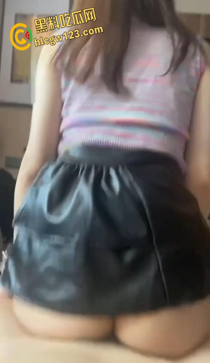 反差眼镜妹【边紫薇】饥渴邀约,粉嫩骚逼清晰可见 , 软萌娇喘让人忍不住来一发 !-7