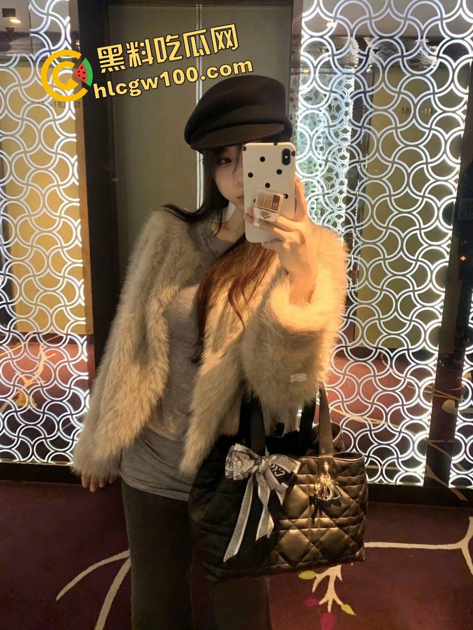 台湾澎湖县反差人妻骚货母狗『彭乐』wx诱惑聊骚 酒店白丝足交摩擦男友鸡鸡致白浆直射！原创独家流出！-4