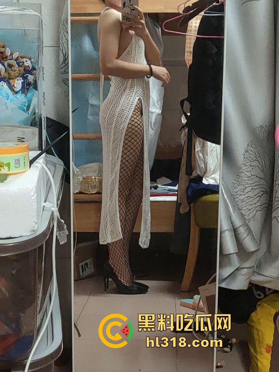 瓜友投稿!谈了一个性欲极强的女友,情趣骚衣挑逗自拍,日常宿舍自慰勾引,看得出来这逼瘙痒难耐!-3