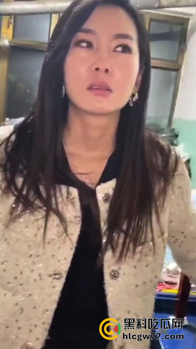 变态大叔包养母女，操够了还居家玩SM，穿针引线穿刺缝嘴，玩的真变态啊！-2