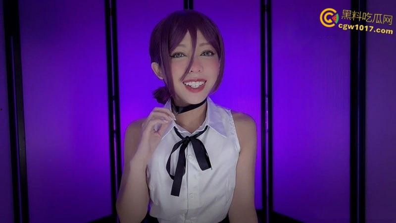 极品福利姬【绯红小猫】，黑丝白虎淫艳夺目，翘着二郎腿骑乘自慰，蹲坐齐根插入白虎嫩穴，紧致小穴淫水四溢！