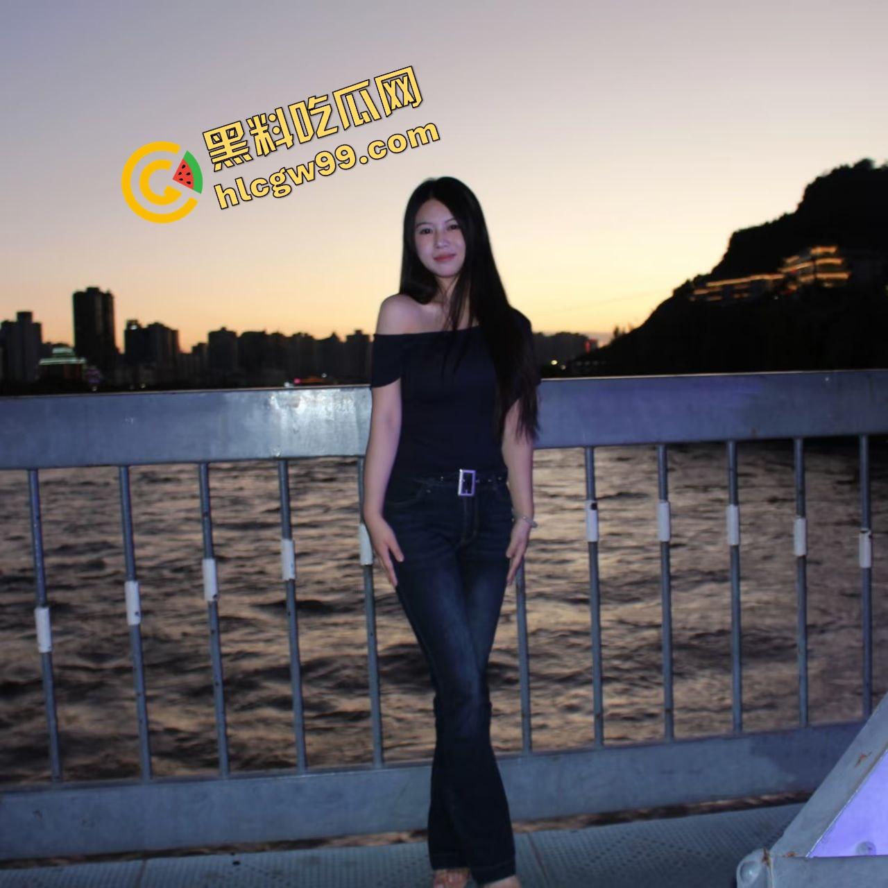 南昌大学肉感反差黑丝女大【郭雨妍】撕破黑丝玩具刺激骚逼，出租房男友暴力后操骚逼！独家曝光流出！