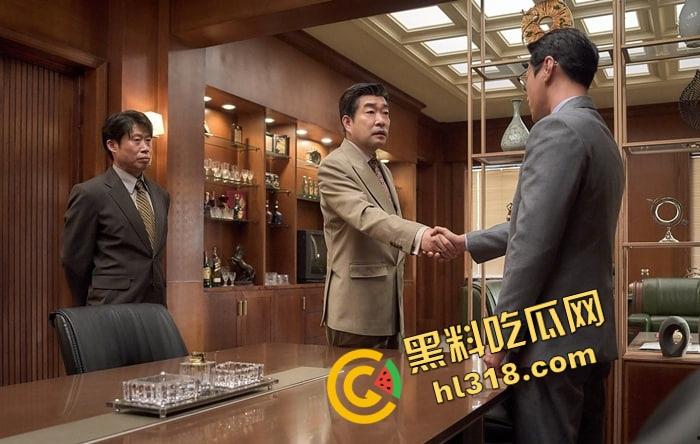 韩国烧酒命悬一线,IMF都救不了这对冤家,财务男大战资本狗!电影【烧酒战争】带你看棒子得信仰!-8