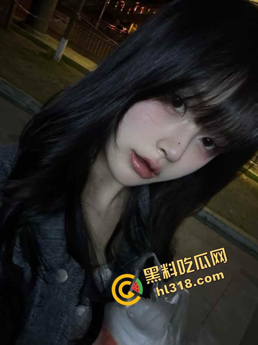 瘦逼不如肥逼爽，厚肉包夹鸡巴一发入魂，这种软嫩夹心糖日了都想哭，肥逼才是男人的快乐老家！