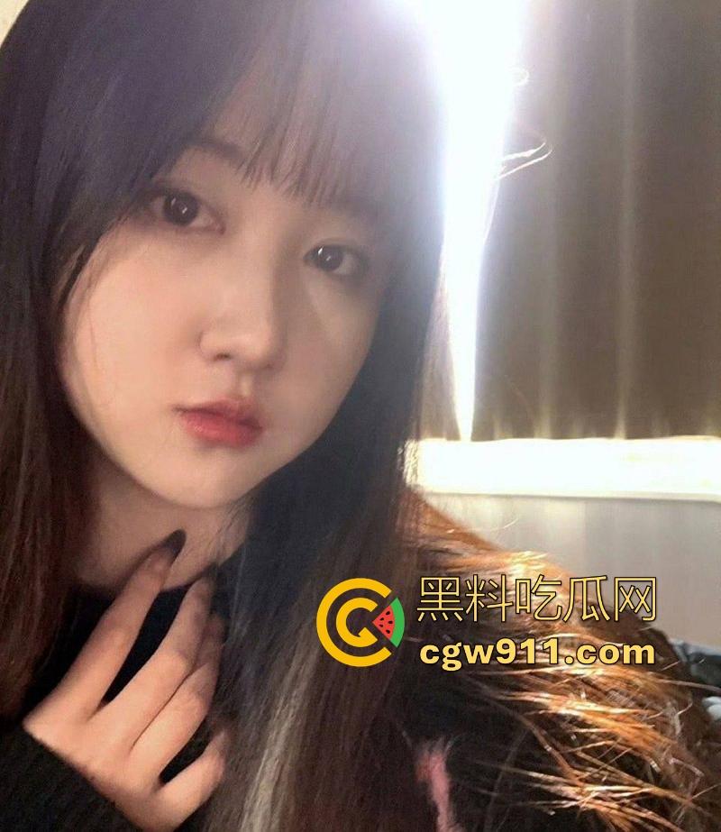 武汉师范大学【江恩凡】私密私拍泄密,清纯可爱高颜值少女,翘臀高撅手指插穴,骚穴猛操喷水!-6