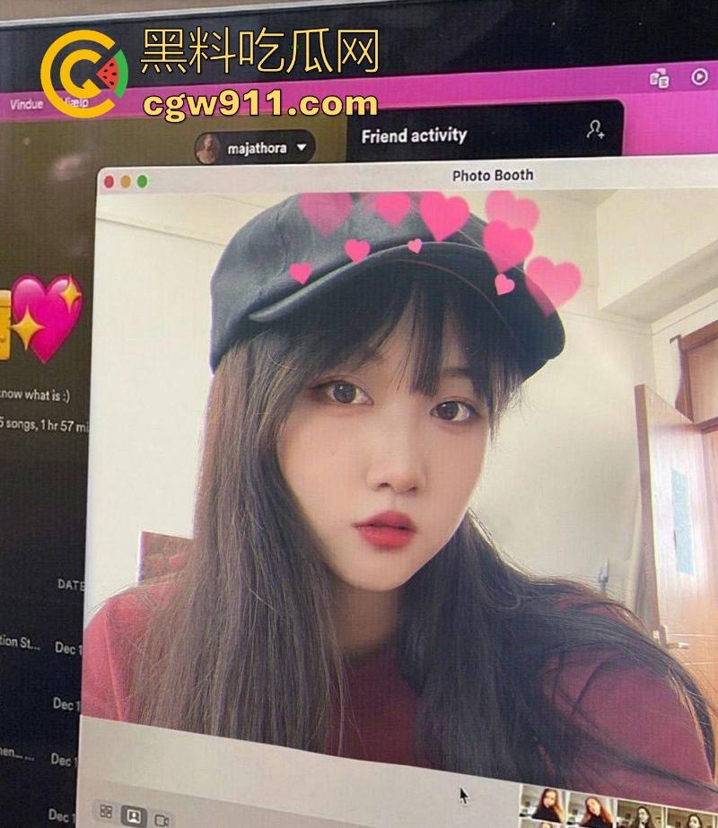 武汉师范大学【江恩凡】私密私拍泄密,清纯可爱高颜值少女,翘臀高撅手指插穴,骚穴猛操喷水!-9