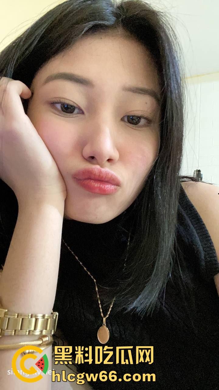 顶级猎奇 奇葩男子直接扒下女友一只白袜当套子操逼 还插得有来有回 这难道不干巴吗？