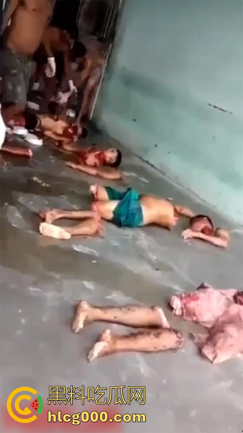 暗网流出恐怖一幕合集,小伙被砍透背部,东南亚混战分尸现场,树林剁头女孩被霸凌跳楼,胆小者勿入啊!-2