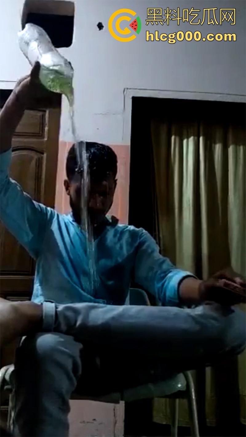 暗网流出恐怖一幕合集,小伙被砍透背部,东南亚混战分尸现场,树林剁头女孩被霸凌跳楼,胆小者勿入啊!-4