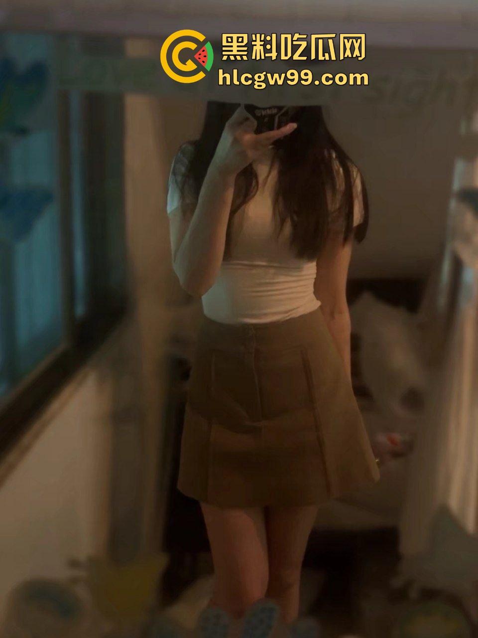 真实KTV厕所强奸醉酒90后少妇!喝死鱼后被猥琐男捡尸拖到厕所里爆操,与其反抗不如享受!-3