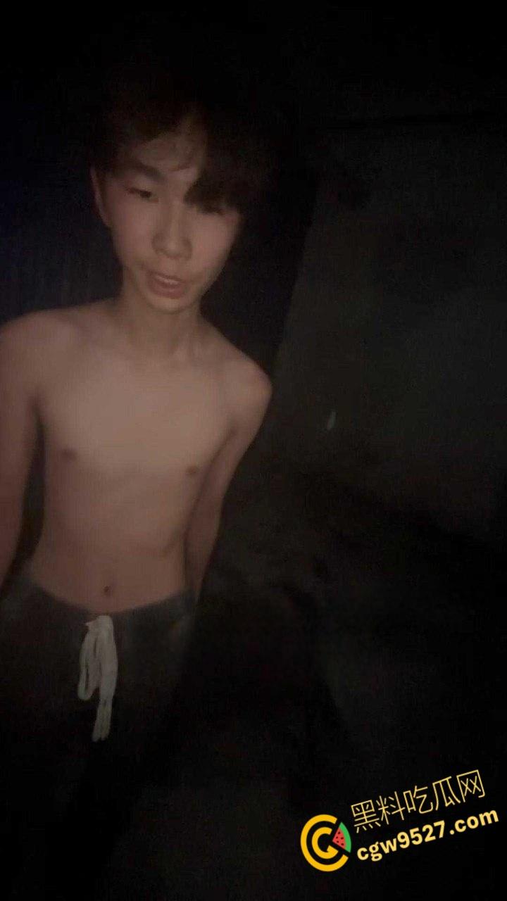 浙江台州椒江渣男【任家轩】,骗财骗色出轨,这女友也是娇小诱人,这不好好珍惜,还暴打女友!-7