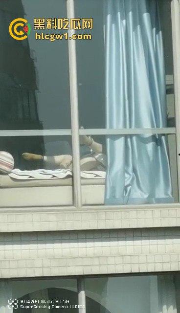 瓜友用华为手机偷拍邻居女孩看毛片自嗨！真TM清晰，以后干这事还是把窗帘拉上！这波偷拍真遥遥领先！-2