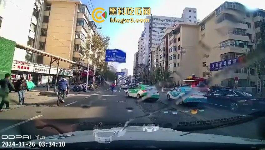 甘肃兰州城关区男子驾车撞伤行人后逃逸 接着又撞伤三人,疯狂逃亡路上再造惨剧!-9