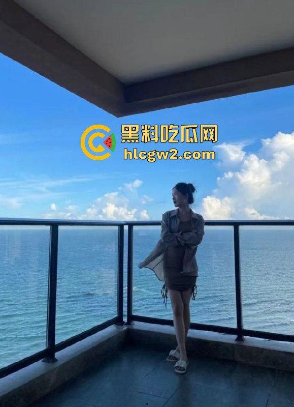 天津『尤倩雯』户外大尺度露出 被金主爸爸调教成骚浪贱货,后入爆干呻吟不断,露出游戏玩到极致!-3