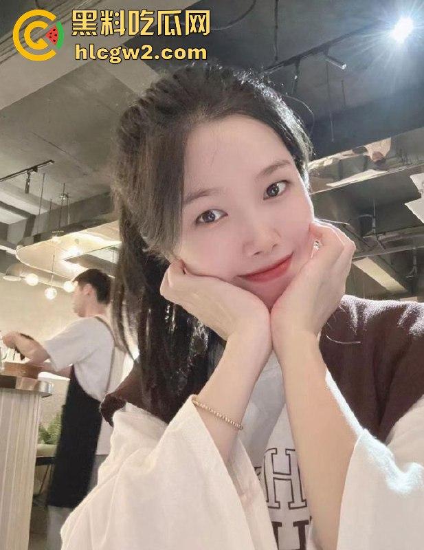 天津『尤倩雯』户外大尺度露出 被金主爸爸调教成骚浪贱货,后入爆干呻吟不断,露出游戏玩到极致!-4