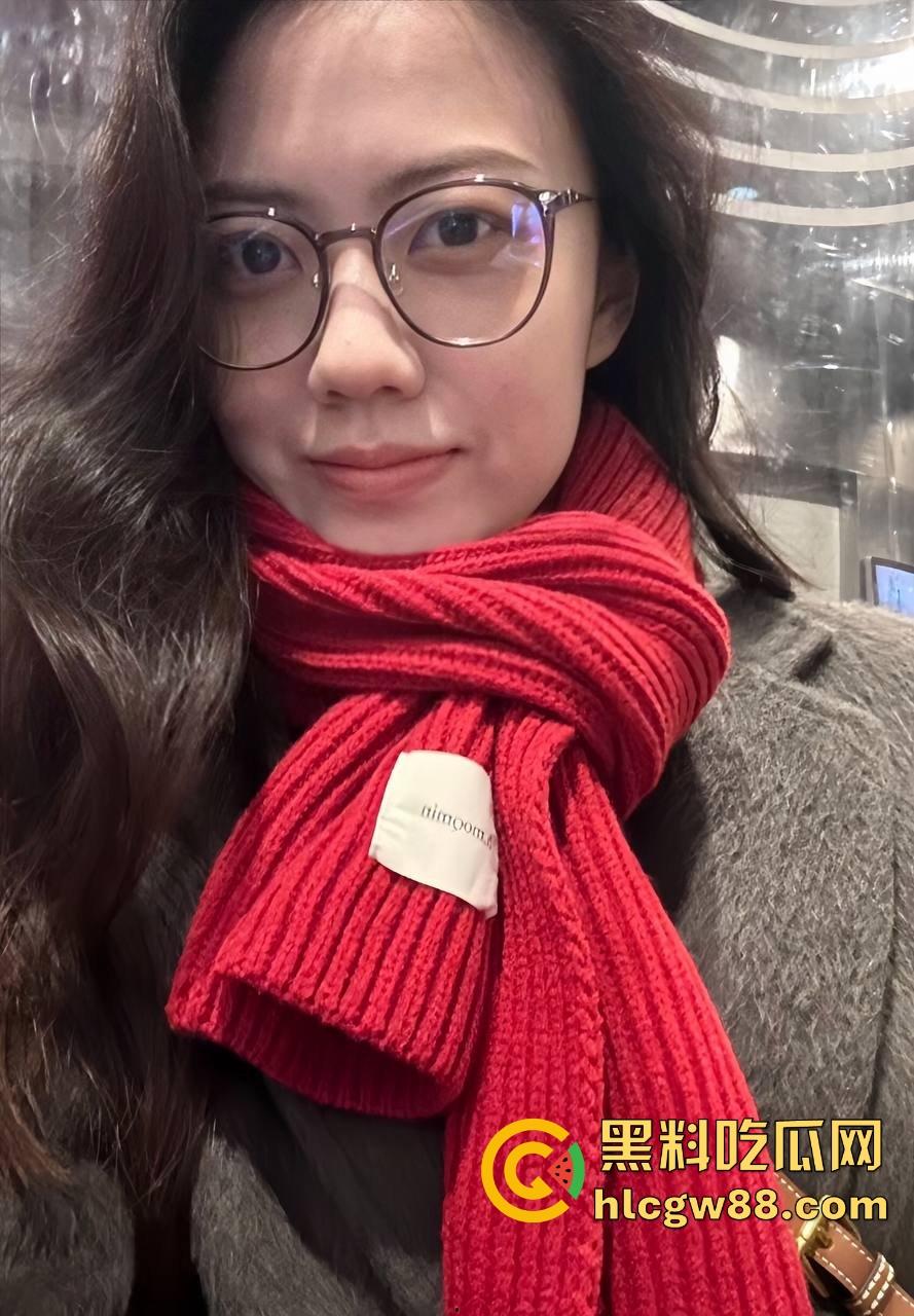 长沙某金融公司员工【张依依】午休跟男朋友打炮 边干边接电话 身下动作停不下来 越聊越兴奋！-1