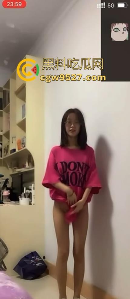 山东省蓬莱第二中学,40岁男老师和学生搞在一起,自拍性爱视频泄露曝光,你情我愿奈何不了,这草吃的真嫩啊!-4