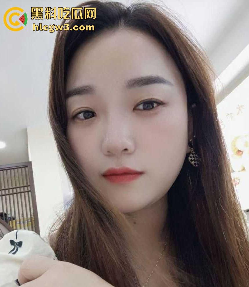 江苏连云港骚货人妻『唐凝钰』偷情视频疯传 掰腿玩各种姿势 老公不在家她带炮友翻云覆雨潮吹床单湿透!-4