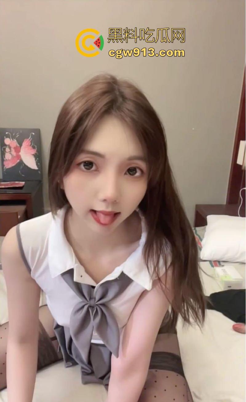 超高颜值性感福利主播【模特薇薇】最新录播视频曝光,制服与皮靴,C杯酥胸与蜜桃臀勾魂,道具轮番刺激美穴!-3