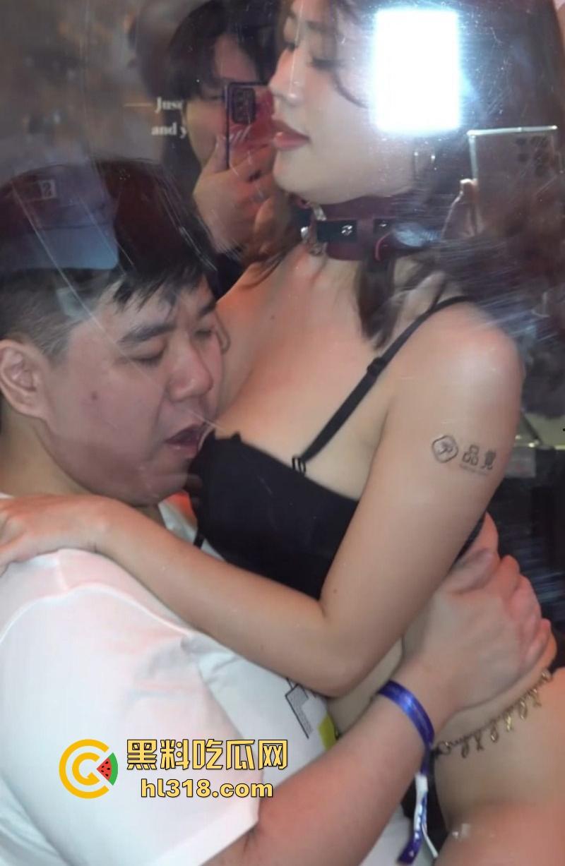 台湾情趣内衣展销会,超大超尺度表演,AV女优现场激情互动,贴身热舞超大超尺度表演让人血脉喷张!-4