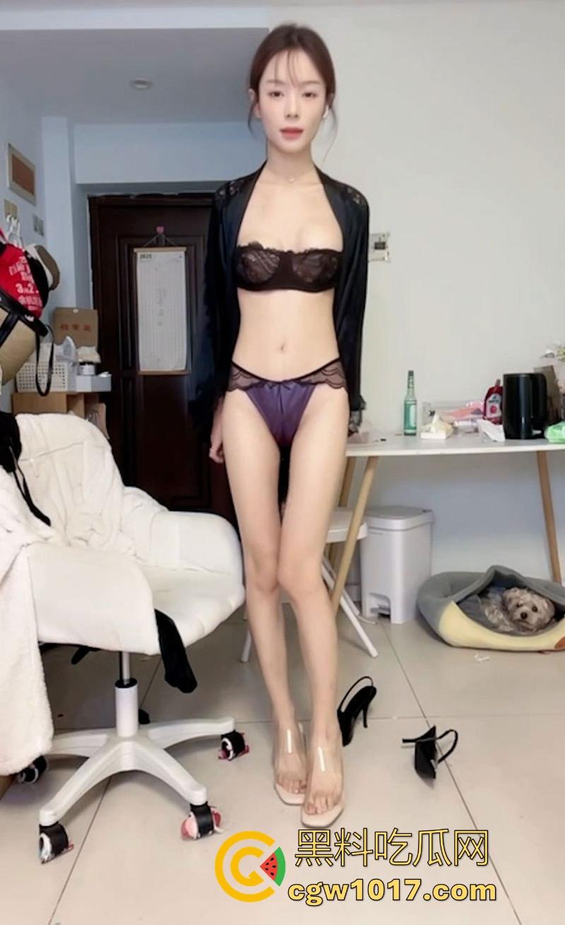 极品身材网黄博主【乖乖】自慰福利曝光,瘦美巨乳福利姬,黑丝蕾边骚舞点爆全场,粉嫩美穴被跳蛋填满,太顶了!-1