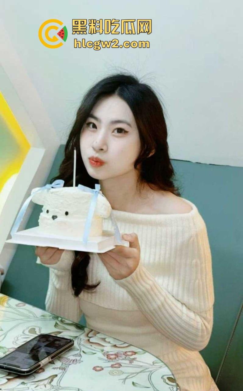 安徽亳州职院05年小母狗骚货『倪书函』露逼照疯传 拍全裸骚照把骚穴拍成艺术品 骚穴直接摆给你看!-1