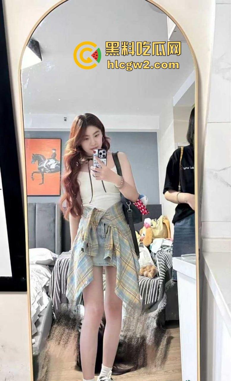 安徽亳州职院05年小母狗骚货『倪书函』露逼照疯传 拍全裸骚照把骚穴拍成艺术品 骚穴直接摆给你看!-9