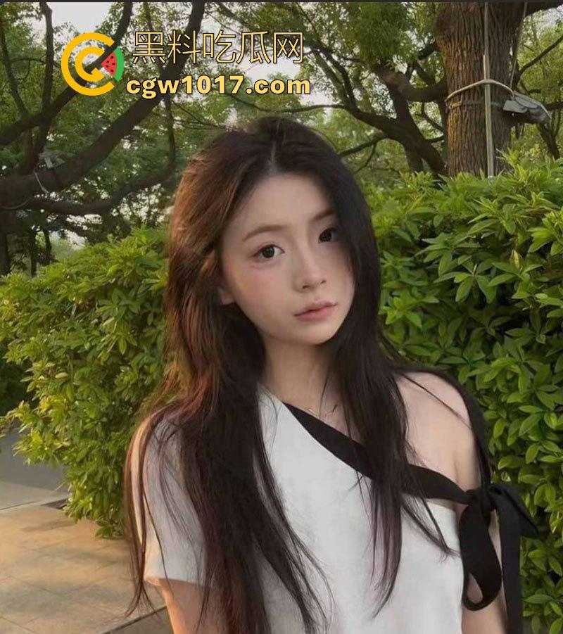 夜店邂逅湖北反差婊【黄美丽】直奔酒店上演疯狂肉搏,红唇包裹炮友粗硬鸡巴深喉,白浆顺屌身狂流淫液喷溅床单!-4