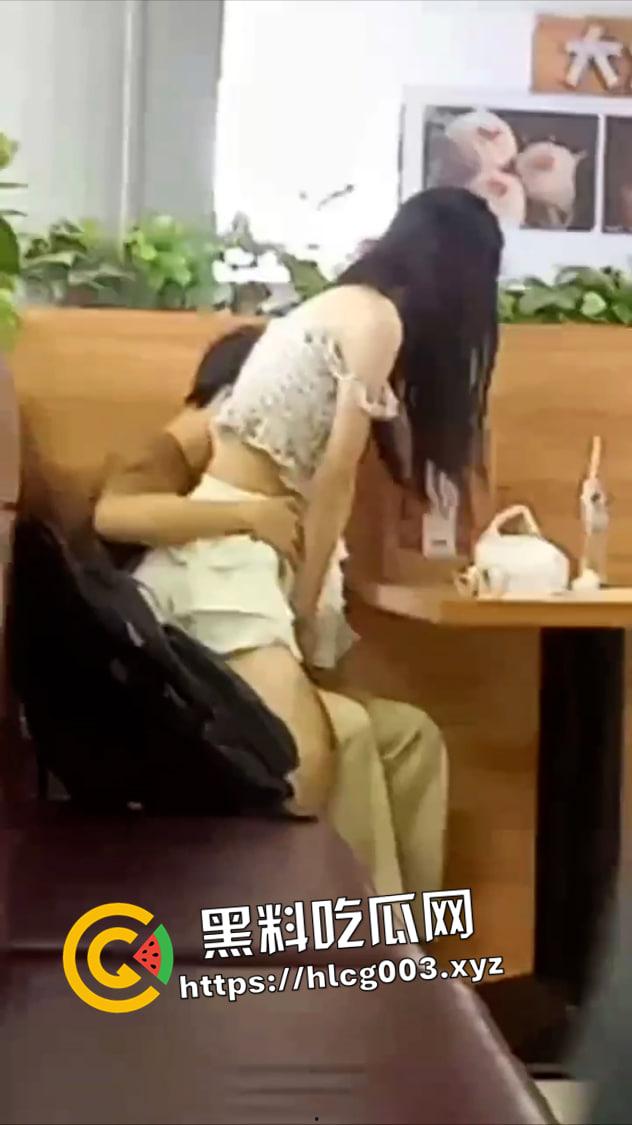 广州华商学院大瓜！情侣餐厅开搞 观音坐莲直顶花心 年轻人就这么饥渴吗 都不舍得去开房-3