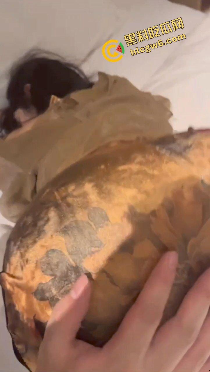 云南经贸外事大专反差旗袍学生妹『林静漪』约炮金主大哥 旗袍制服调情上位榨精性爱 原创独家流出！-6