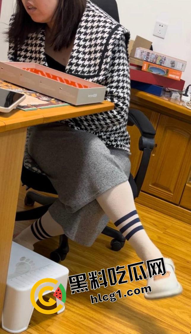 河南郑州风骚丰满人妻 背着老公和小下属偷情 巨乳肥臀熟女控狂喜 私密视频被流出-3