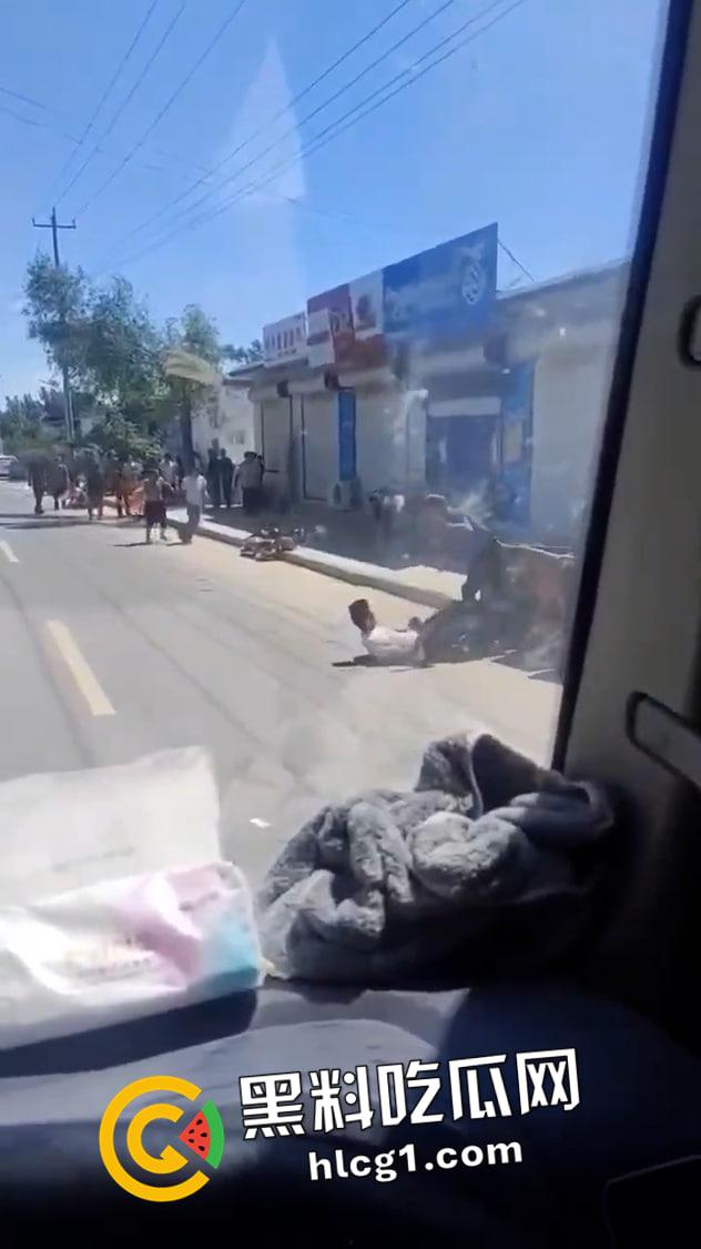 保定曲阳县打架斗殴 打到最后拿刀砍人 三人命丧当场 一地尸体 现场视频流出-5