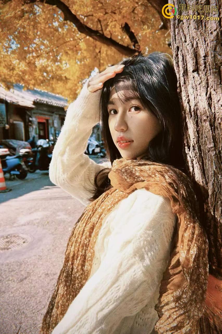 姐姐小产过后性欲望更大了,玩着手机就来脱我裤子,边自慰边给我口交,主动骑乘把我大屌夹的紧紧的,全射在小穴里 !-1